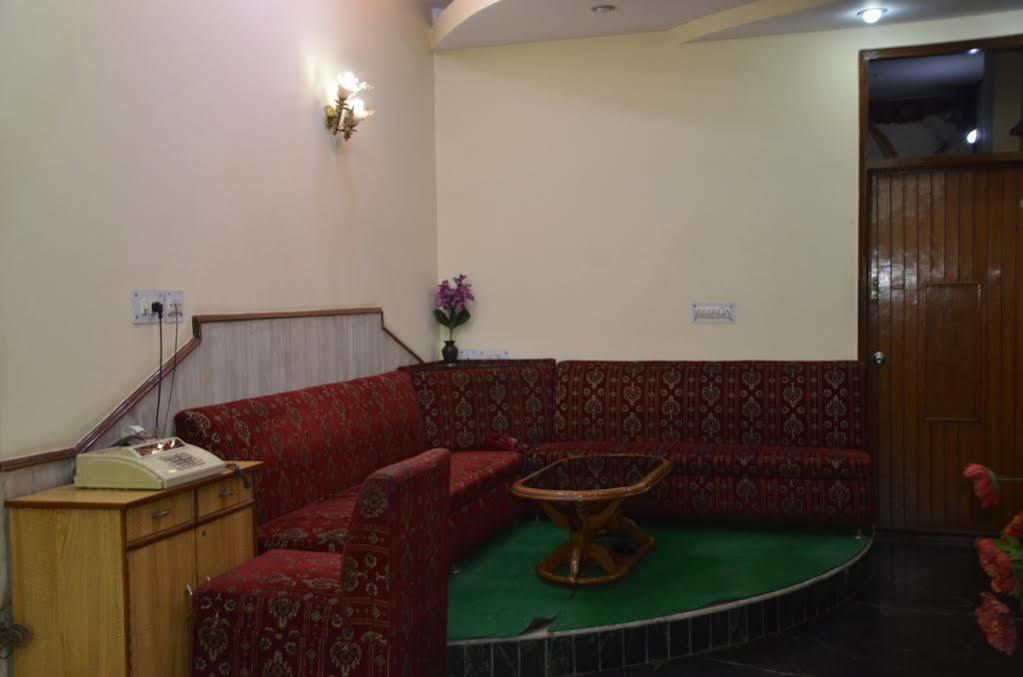 Oyo Hotel Silver Shine Near Gurudwara Shri Bangla Sahib New Delhi Exterior photo